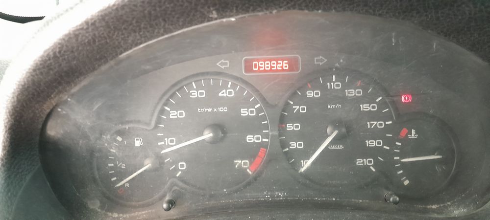 پژو-206 صندوقدار-1390