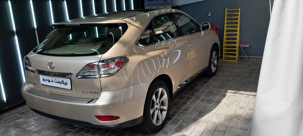 لکسوس-RX-2010
