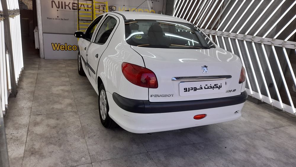 پژو-206 صندوقدار-1390