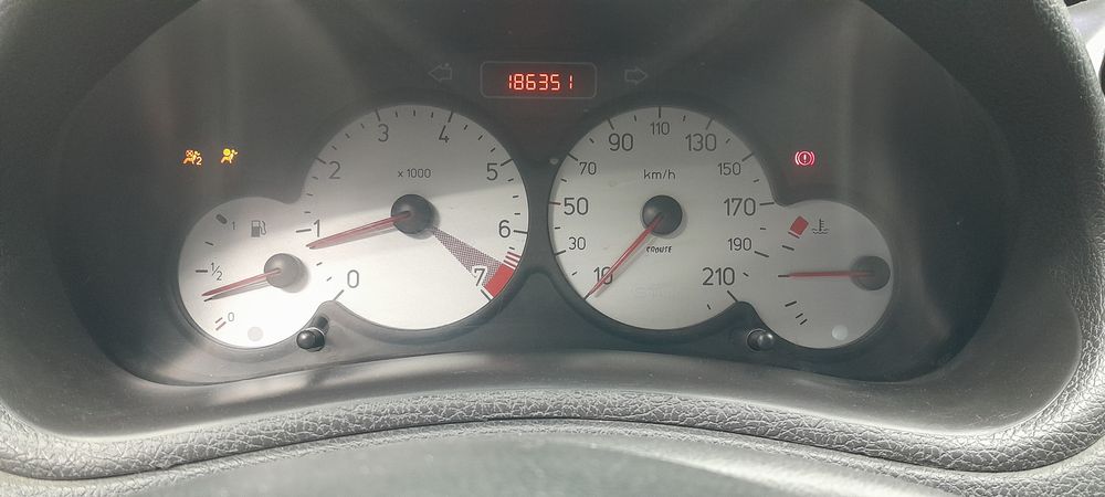 پژو-206 صندوقدار-1393