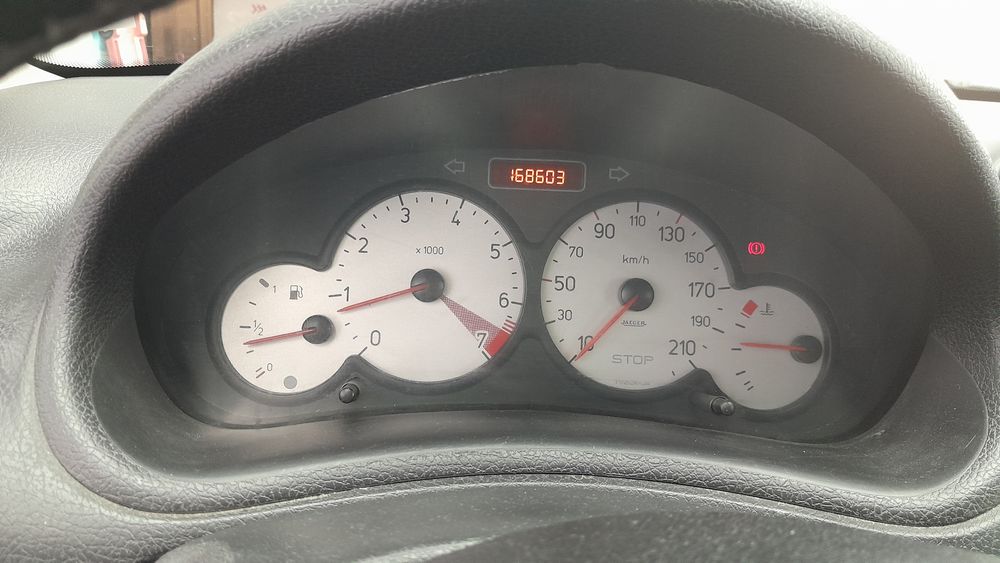 پژو-206 صندوقدار-1389
