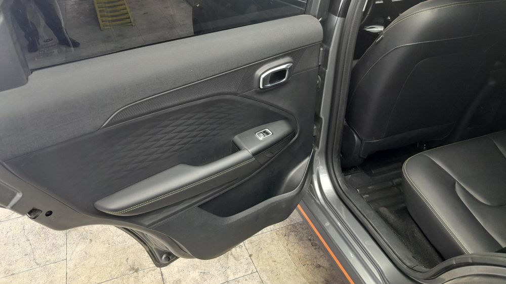 ام وی ام-X33 S-1402