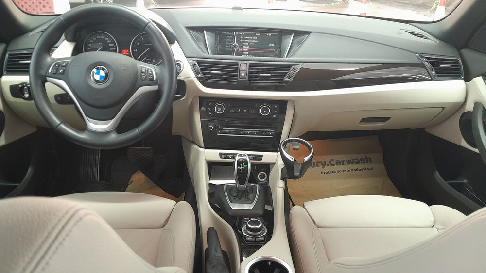 بی ام و-X1-2013