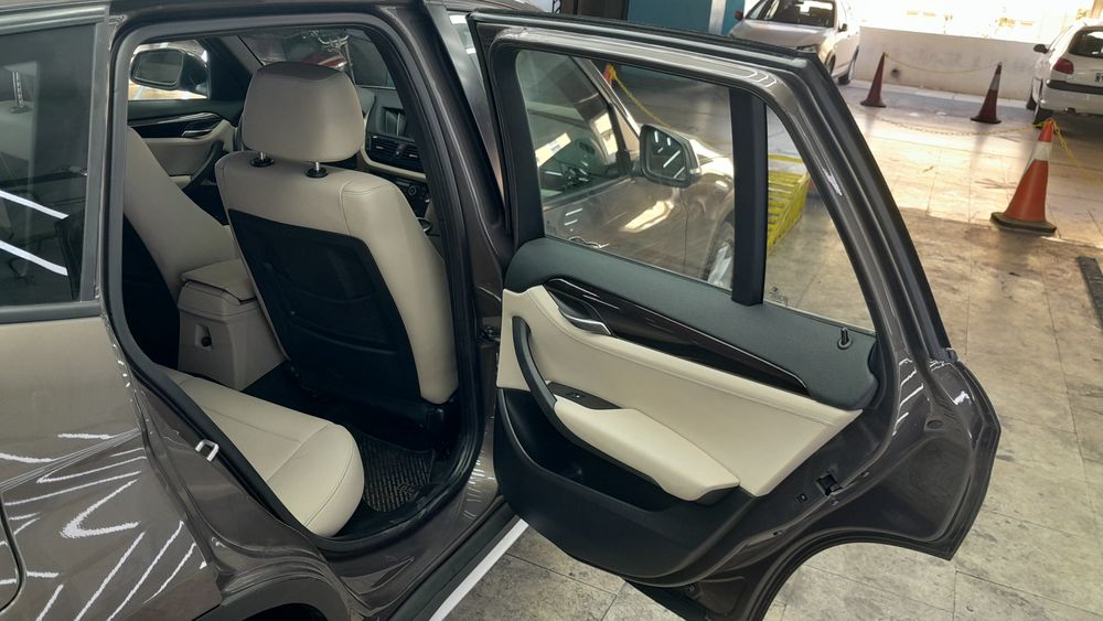 بی ام و-X1-2013