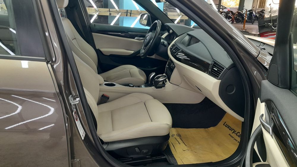 بی ام و-X1-2013