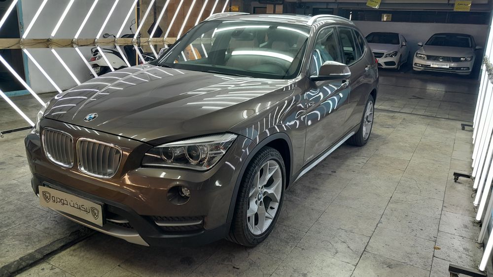 بی ام و-X1-2013