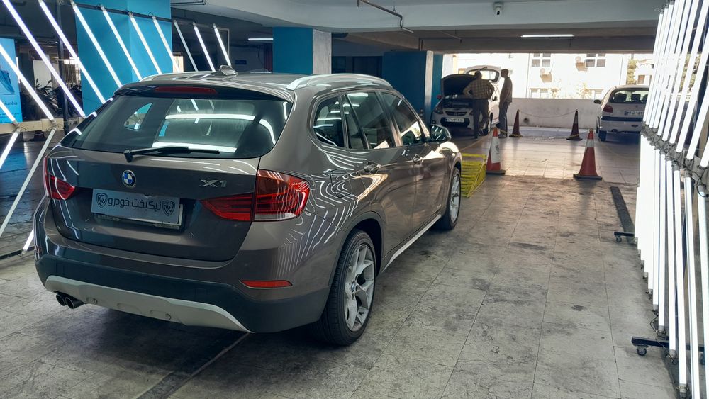 بی ام و-X1-2013