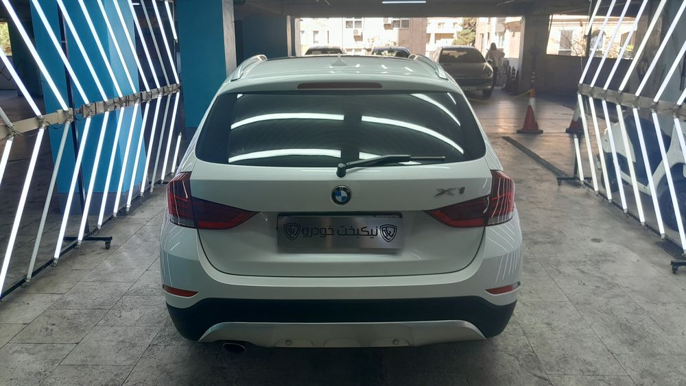 بی ام و-X1-2015