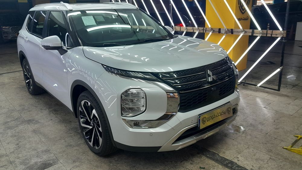میتسوبیشی-اوتلندر-2023