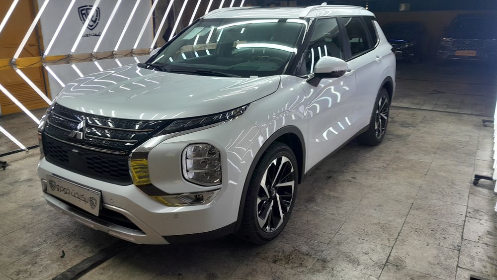 میتسوبیشی-اوتلندر-2023