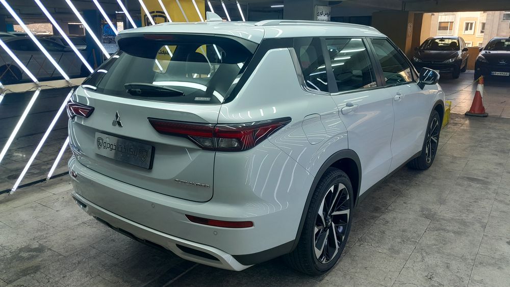 میتسوبیشی-اوتلندر-2023