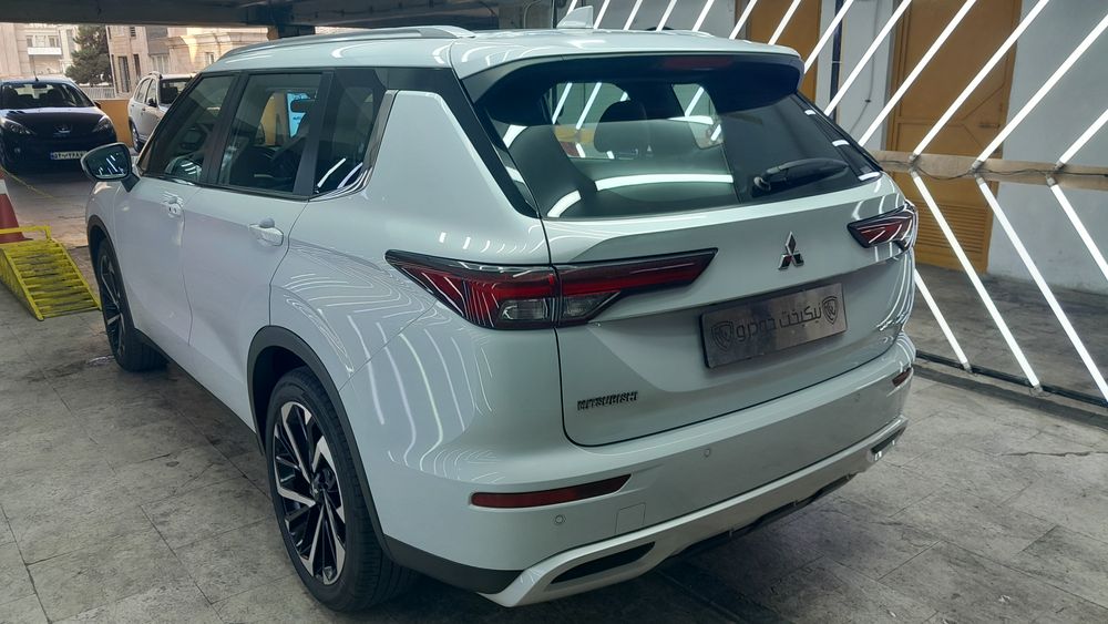 میتسوبیشی-اوتلندر-2023