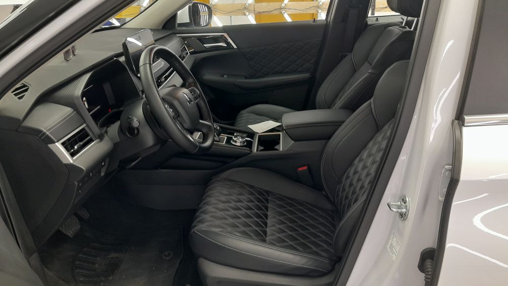 میتسوبیشی-اوتلندر-2023