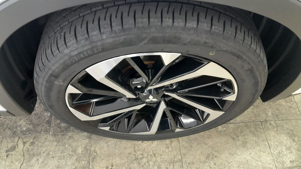 میتسوبیشی-اوتلندر-2023