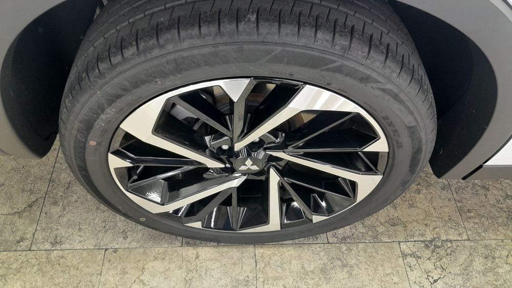 میتسوبیشی-اوتلندر-2023