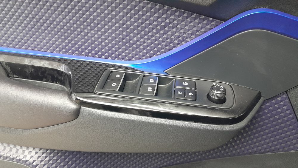 تویوتا-CHR هیبرید-2018