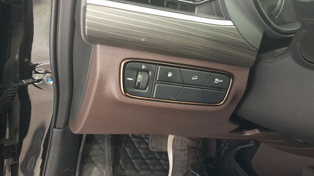 نیسان-ترا-2025