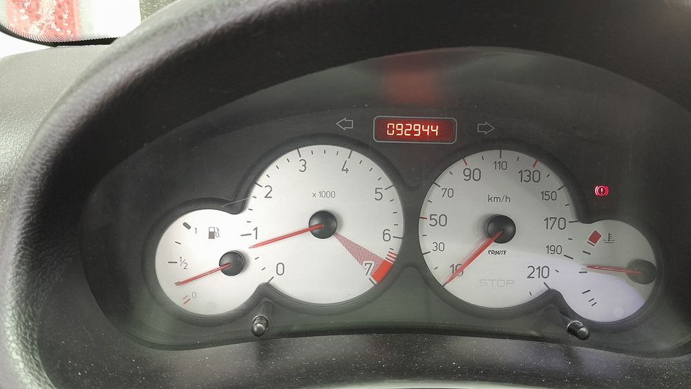 پژو-206 صندوقدار-1392