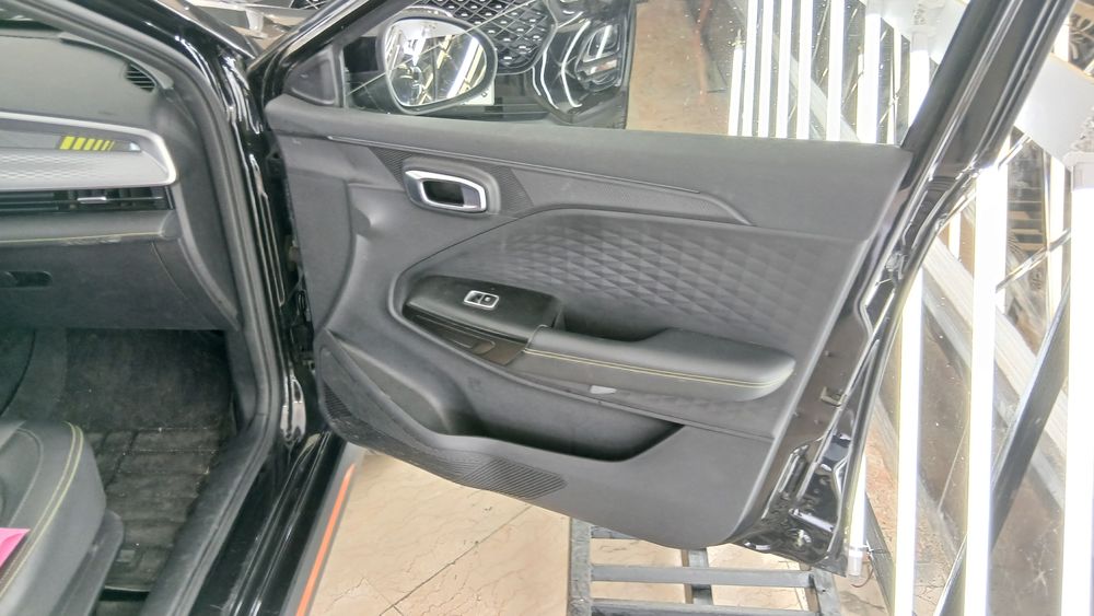 ام وی ام-X33-1403