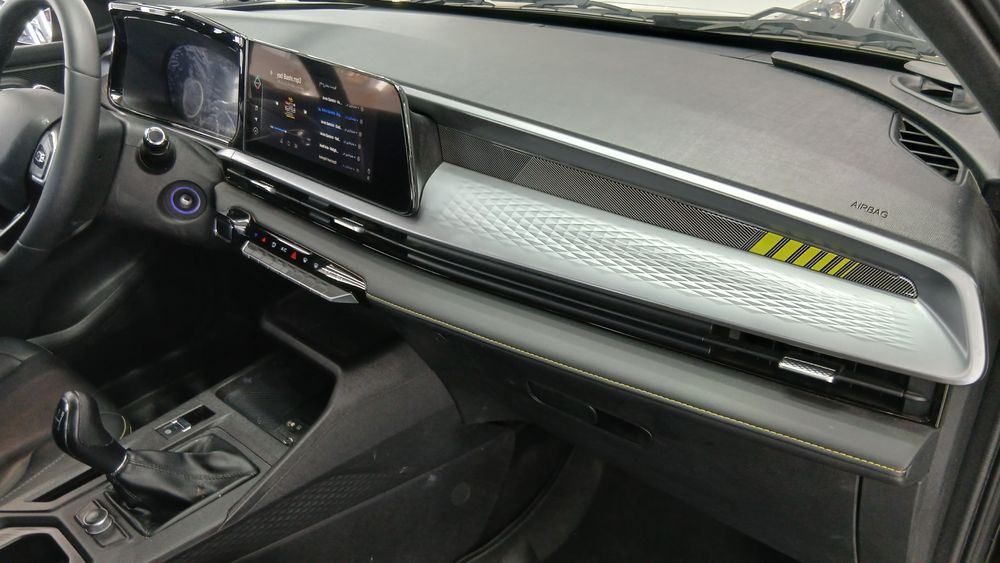 ام وی ام-X33-1403