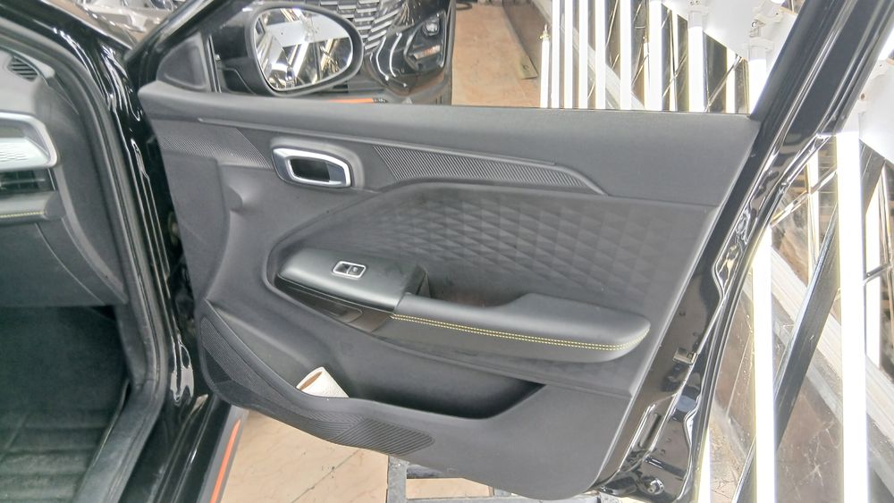 ام وی ام-X33-1403